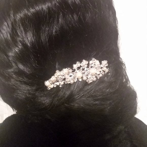 White Crystal And Pearls Bridal Hair Comb-Bridal Crystal Hair Accessory - Picture 5 of 13